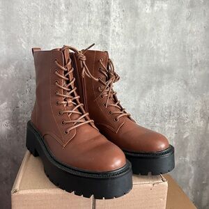 Dream Pairs Brown Combat Boots Women’s Size 9